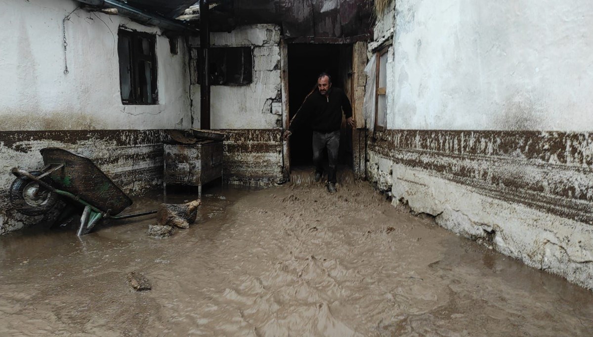 Kars'ta sağanak nedeniyle iki köyde su baskını oldu
