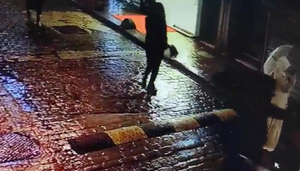 Taksim’de fotoğraf çeken turist neye uğradığını şaşırdı: Alır almaz selfie yapmış! - 3