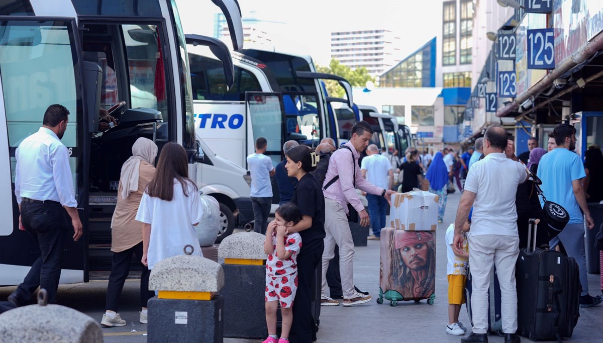 Tatilciler dönüyor: Otogarda son gün yoğunluğu