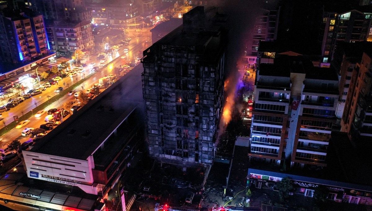 Bursa'da 10 katlı binada yangın Bursa'da 10 katlı binada yangın