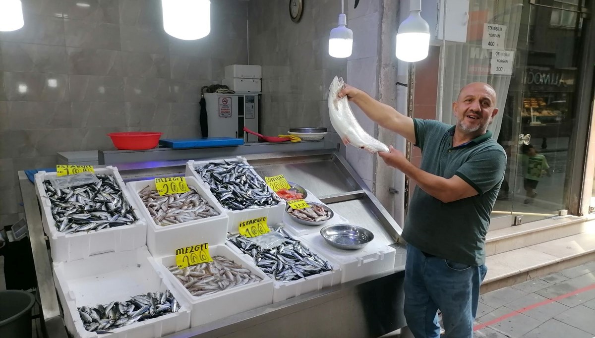 Rize’de sezonun ilk balıkları tezgahtaki yerlerini aldı Rize’de sezonun ilk balıkları tezgahtaki yerlerini aldı