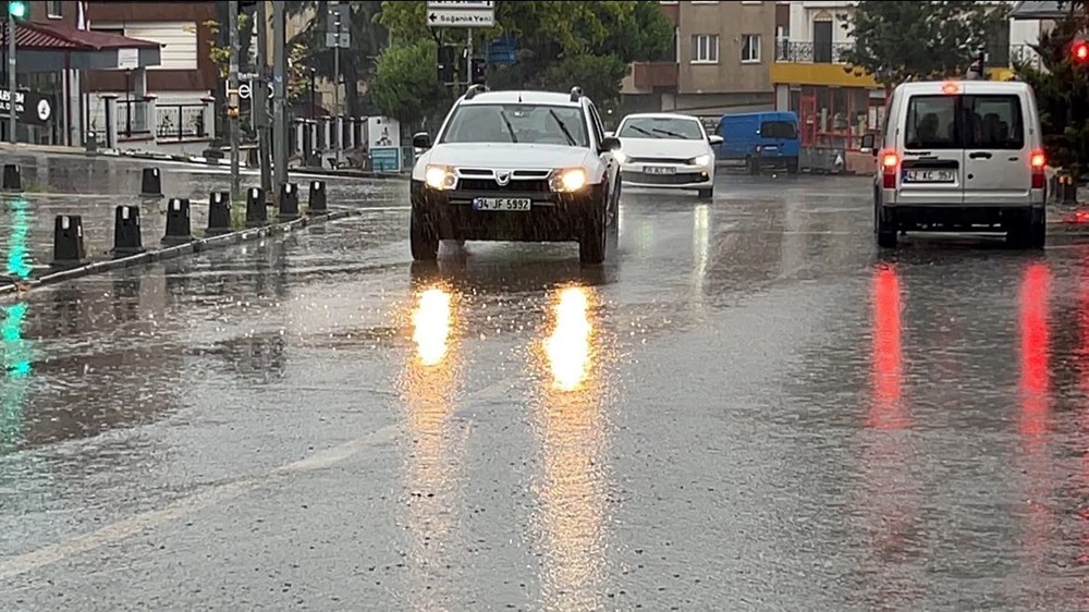 İstanbul güne kuvvetli sağanakla başladı - 1