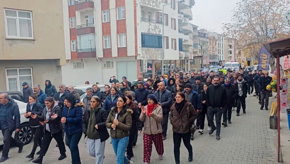 İlçeyi ayağa kaldıran istismar iddiası: Anne ve sevgilisi tutuklandı İlçeyi ayağa kaldıran istismar iddiası: Anne ve sevgilisi tutuklandı