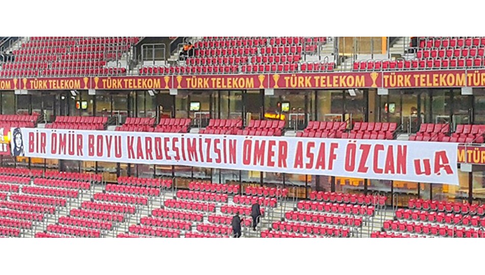 Galatasaray tribünlerinde anlamlı pankart | NTV