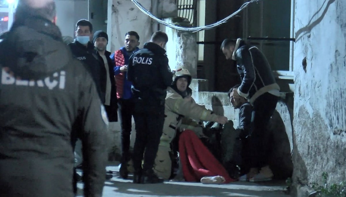 Bir bina kavga sonrası ateşe verildi: 4 kişi hastanelik oldu