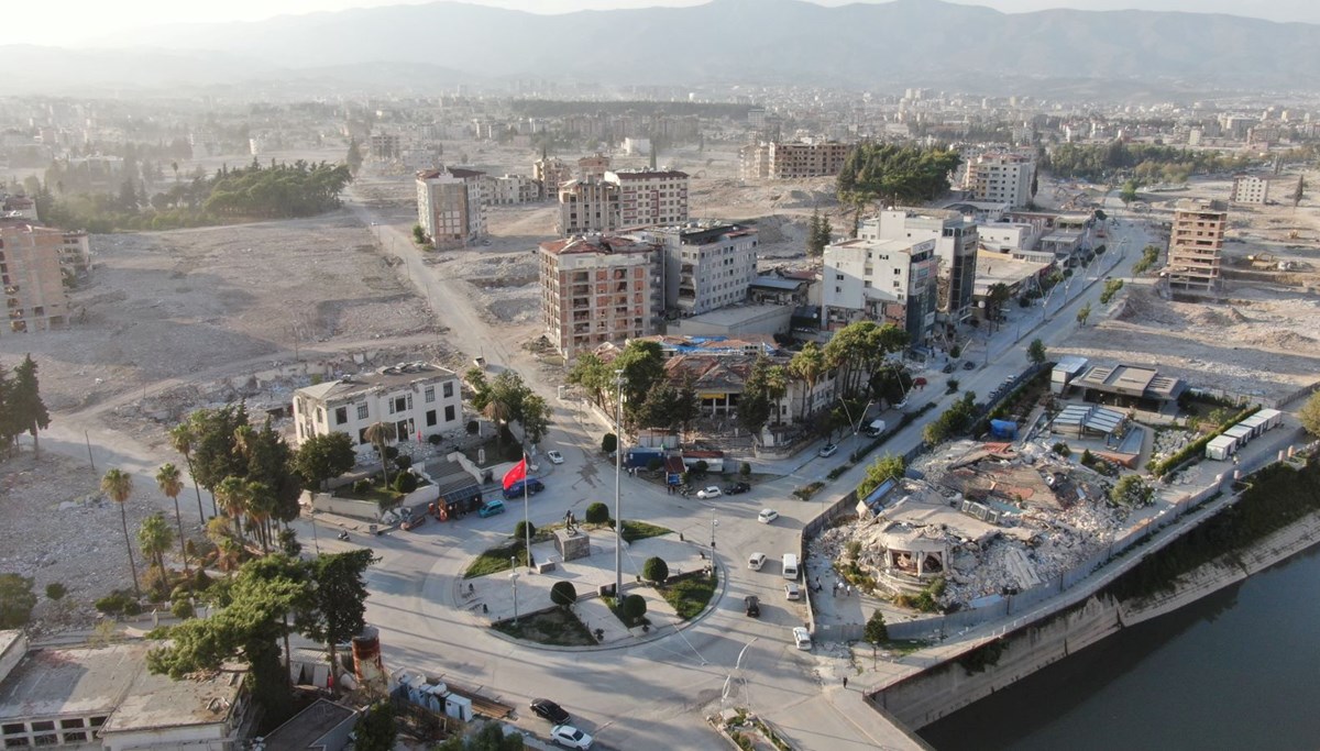 Depremin üzerinden 8 ay geçti | Depremin üzerinden 8 ay geçti |