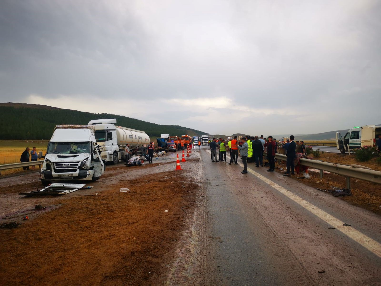 TAG Otoyolu'nda Zincirleme Kaza: İki ölü, 20 Yaralı - Son Dakika ...