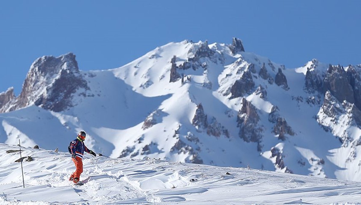 Erciyes'te kayak keyfi nisanda da sürüyor Erciyes'te kayak keyfi nisanda da sürüyor