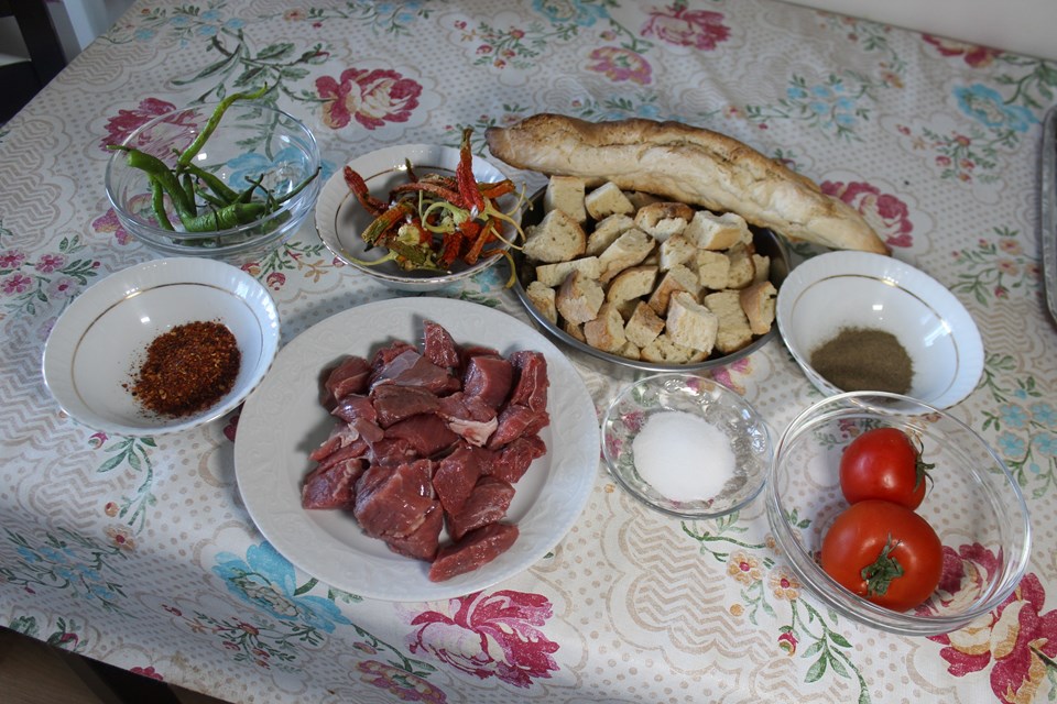 Tavşan öldüren ekmeğiyle yapılan geleneksel bayram lezzeti: Elmadağ Tiridi - 1