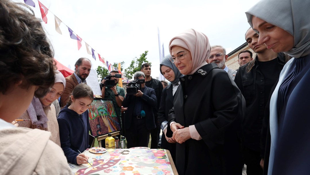 Emine Erdoğan Şule Yüksel Şenler Kitap ve Kültür Günleri'ni ziyaret