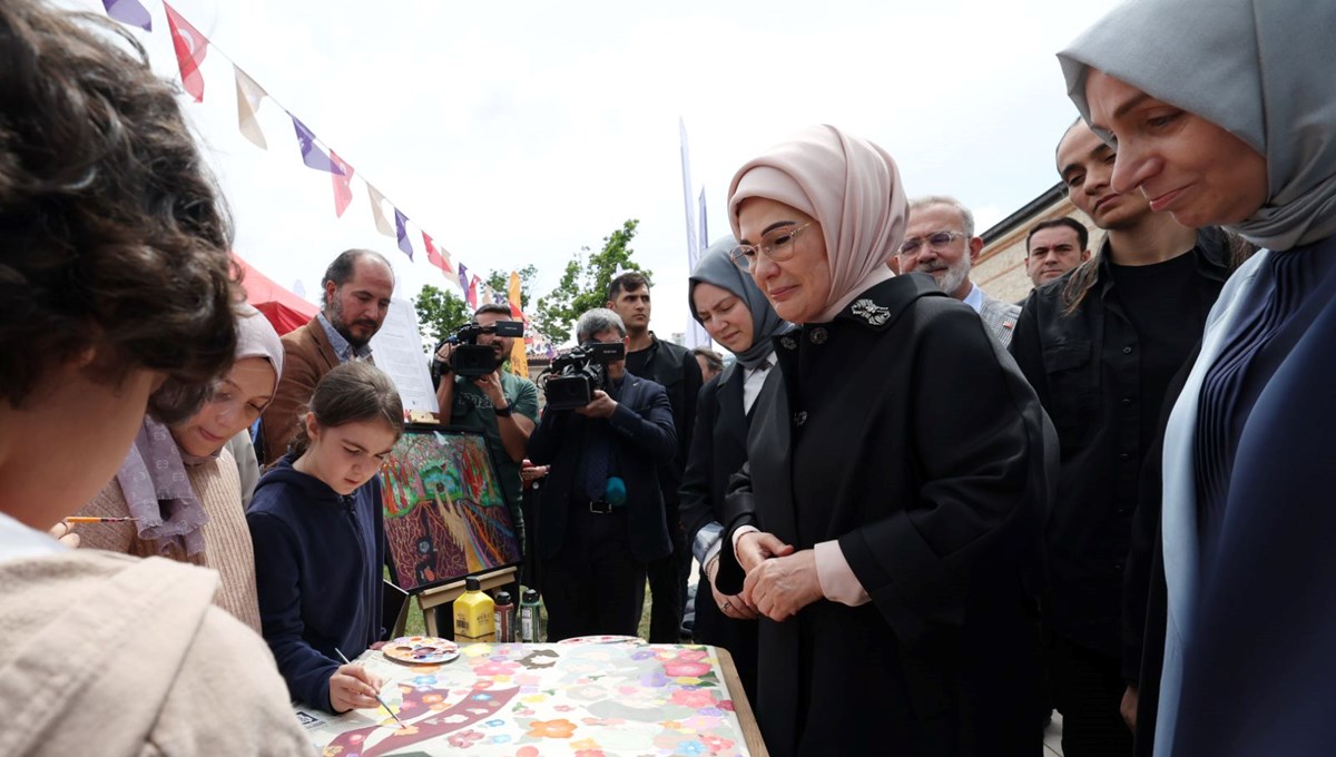 Emine Erdoğan, Şule Yüksel Şenler Kitap ve Kültür Günleri'ni ziyaret etti