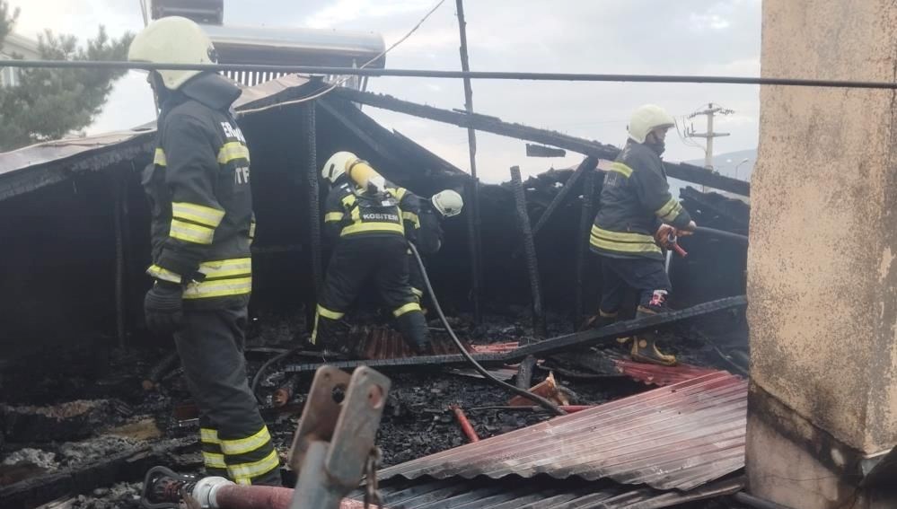 İki katlı evde yangın