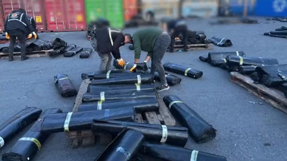Mersin Limanı’nda operasyon: Binlerce elektronik sigara ele geçirildi - 1