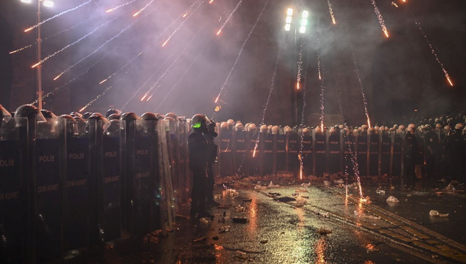 Vali Gül'den eylemlere ilişkin açıklama: Kamu düzenini bozan hiçbir girişime müsamaha gösterilmeyecek