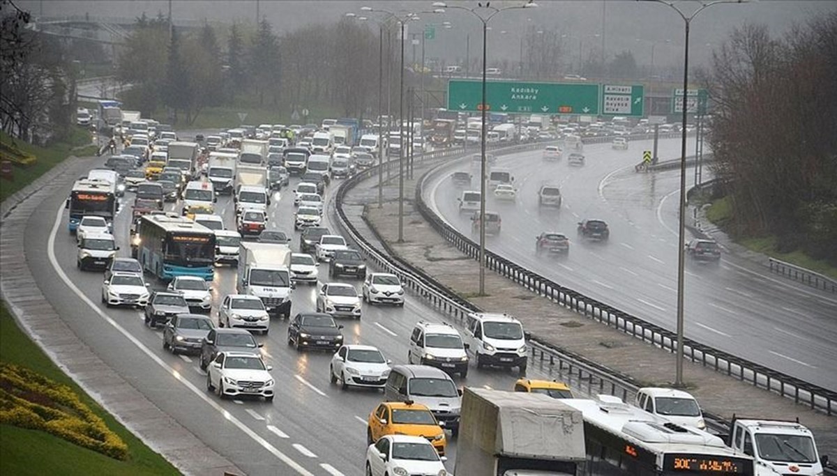 İstanbul'da iş çıkışı trafik yoğunluğu İstanbul'da iş çıkışı trafik yoğunluğu
