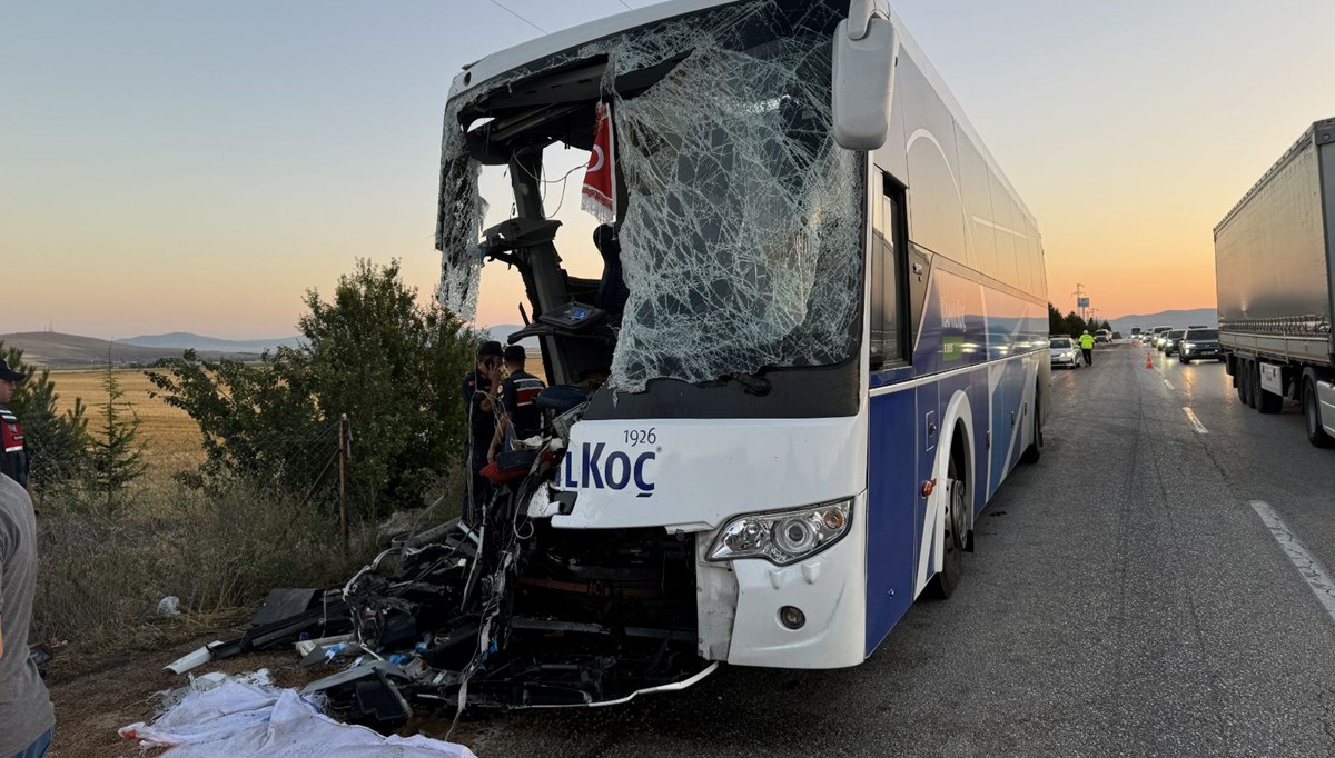 Afyonkarahisar'da feci kaza: 1 ölü, 9 yaralı