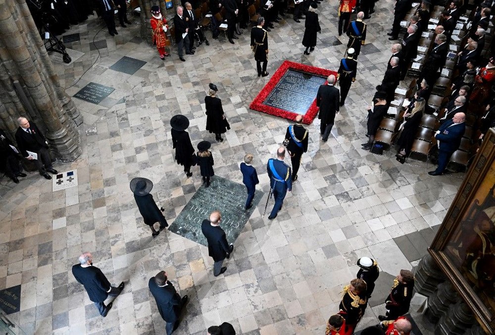 İngiltere, Kraliçe'sine veda ediyor! Kraliçe Elizabeth'in cenaze töreni devam ediyor - 17