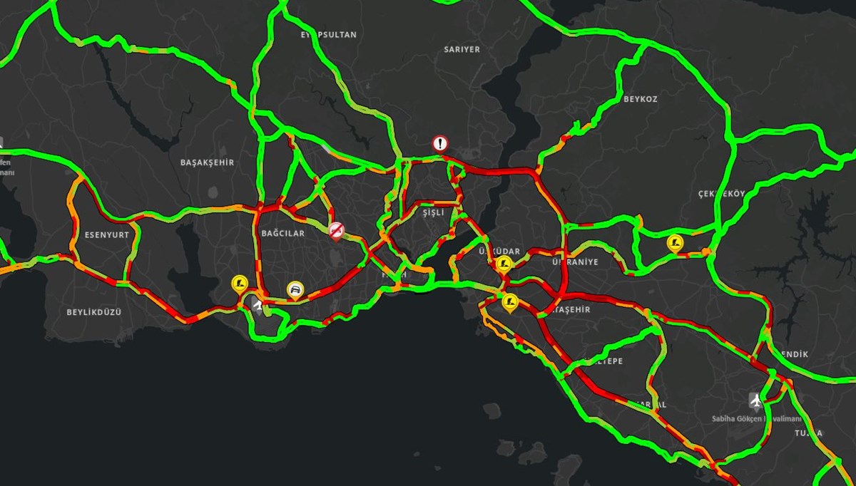 İstanbul’da cuma trafiği: Yoğunluk yüzde 85’i gördü İstanbul’da cuma trafiği: Yoğunluk yüzde 85’i gördü