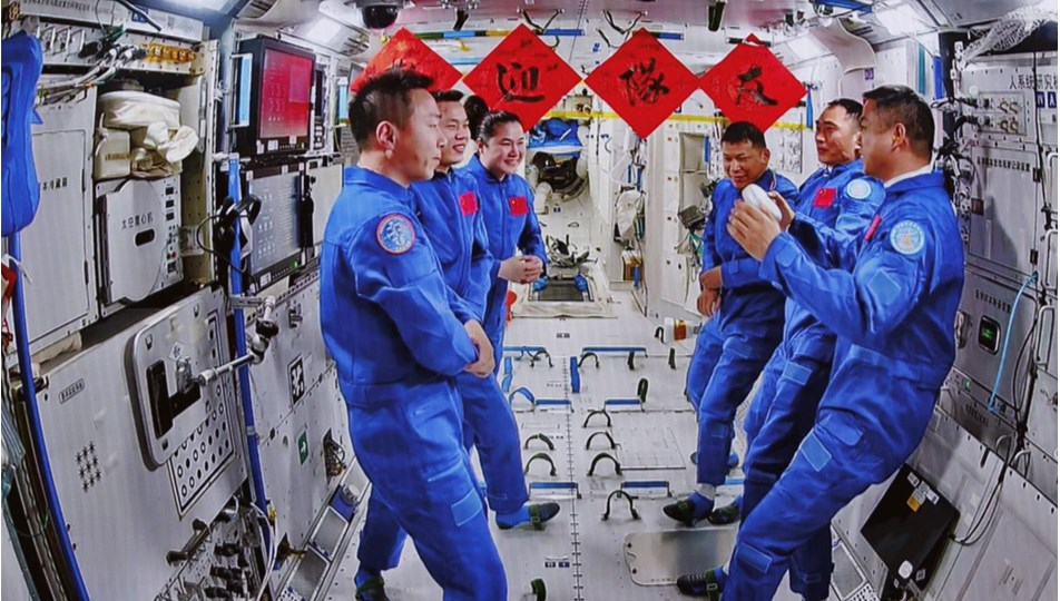 Çinli taykonotlar "uzayın anahtarını" teslim etti