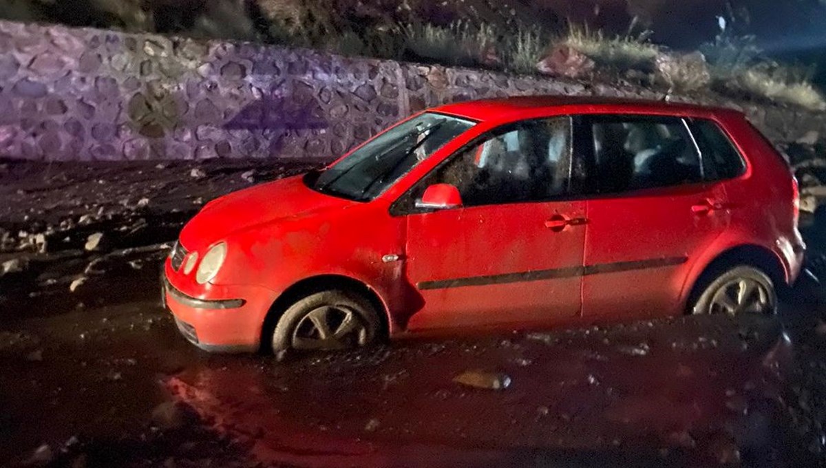 Heyelan nedeniyle kapanan Erzincan-Erzurum kara yolu ulaşıma açıldı