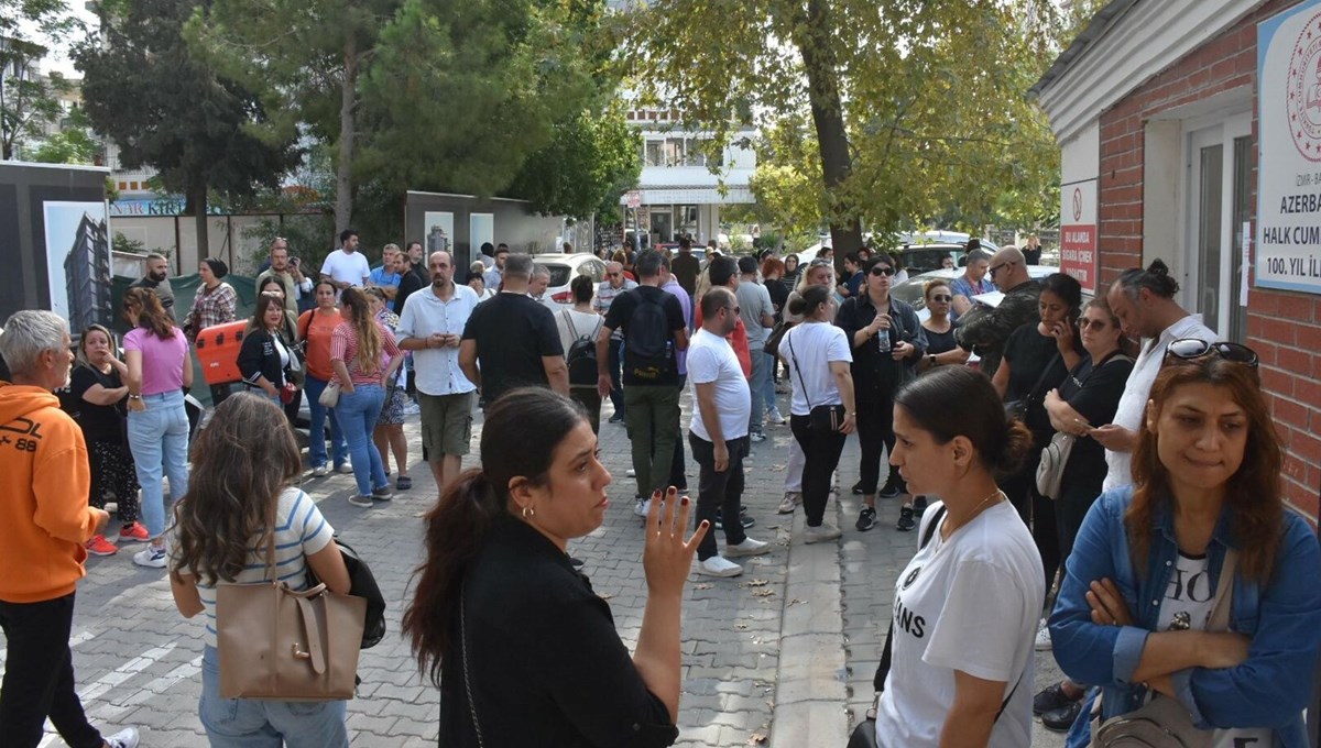 İzmir'de ilkokulda taciz iddiası! Veliler okul önünde tepki gösterdi