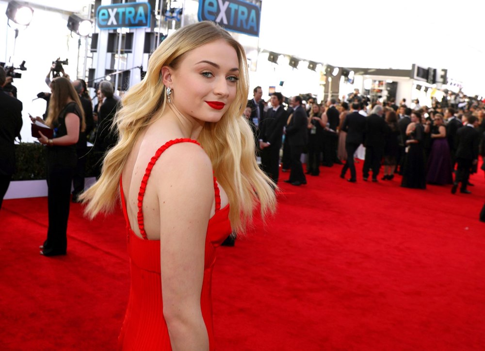 Sophie Turner bebeğinin fotoğraflarını çeken paparazzileri topa tuttu - 3
