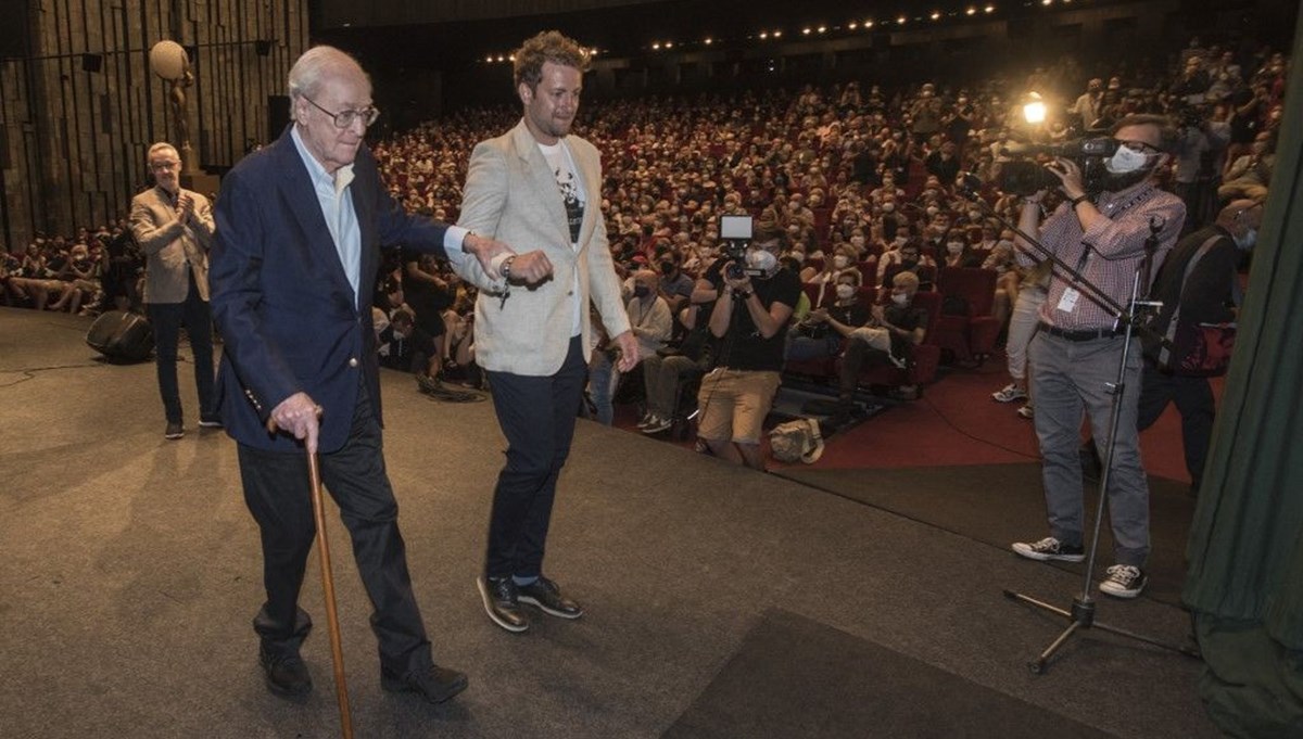 Efsanevi oyuncu Michael Caine emekliye ayrıldı: Bacaklarım gücünü yitirdi