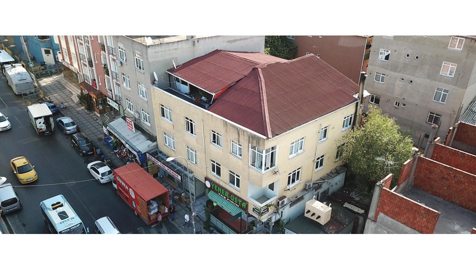 Ataşehir'de yıkılma riski bulunan bina mühürlendi