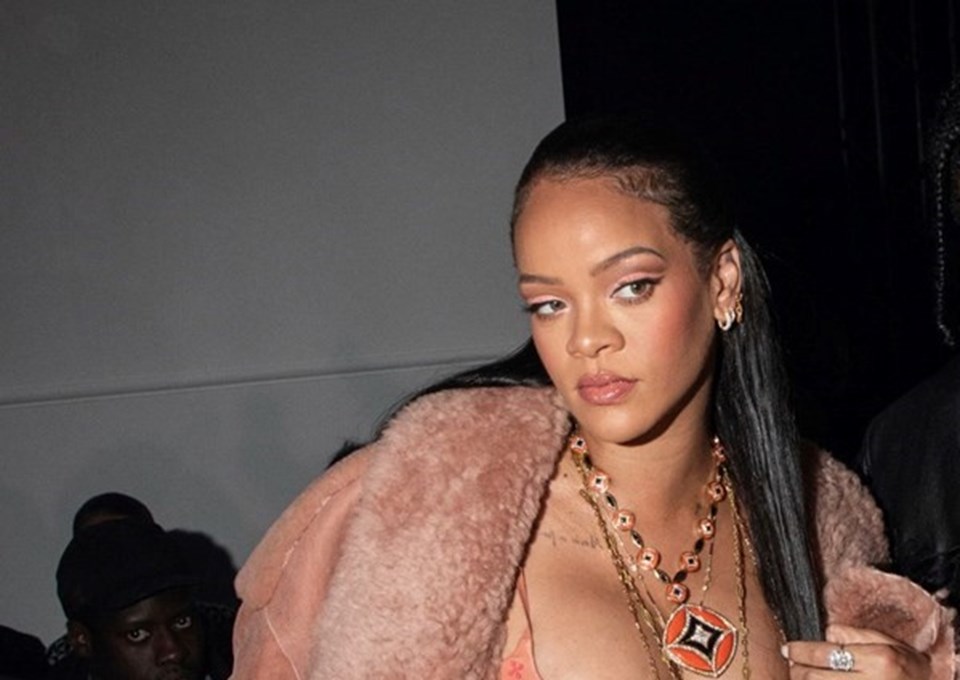 Rihanna'nın merakla beklenen Super Bowl performansı belgesel olacak - 1