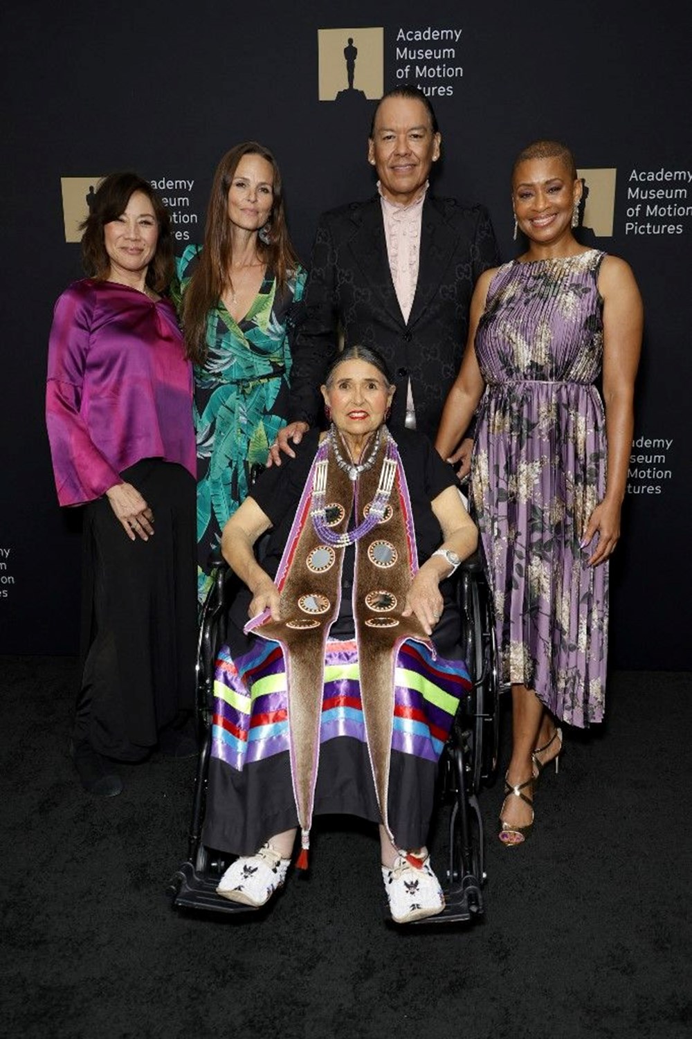 Marlon Brando yerine Oscar'ı reddetmek üzere sahneye çıkan Sacheen Littlefeather Akademi'den 50 yıl sonra gelen özrü kabul etti - 5