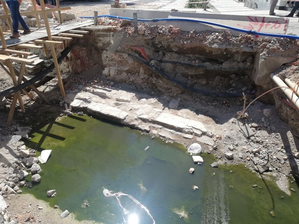 İzmir'de altyapı çalışması sırasında 300 yıllık bedesten bulundu - 1