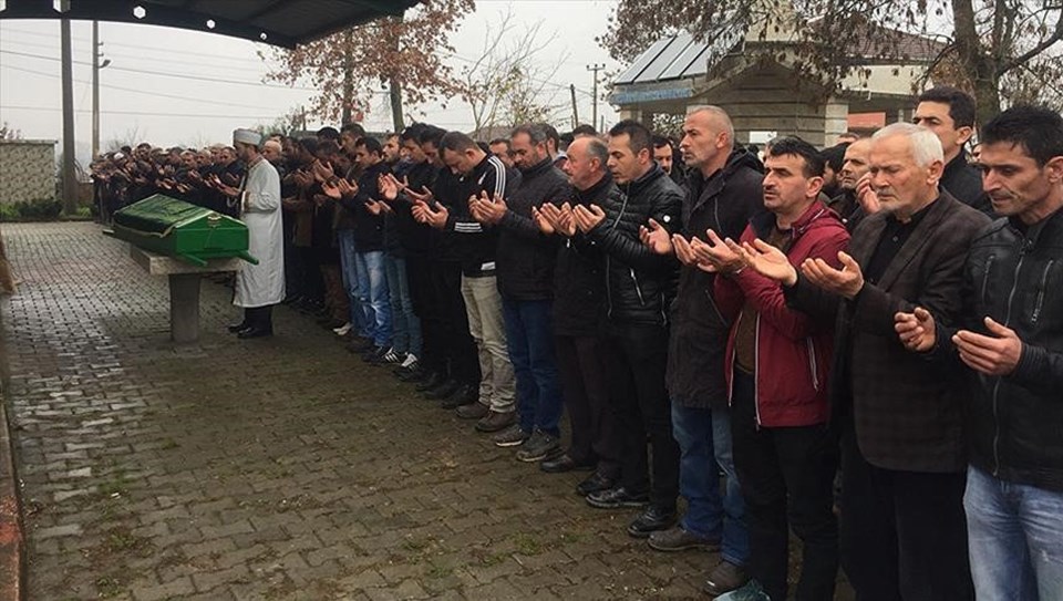 10 yaşındaki oğlunu boğarak öldüren anne tutuklandı - 1