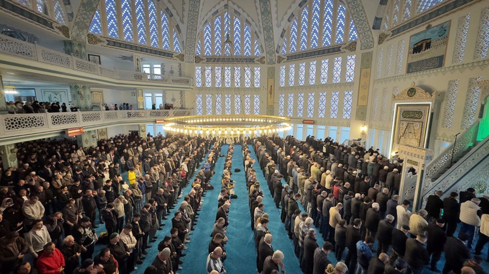 Camilerde bayram namazı coşkusu - 13