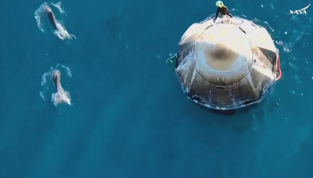 NASA astronotlarını yunus sürüsü karşıladı!