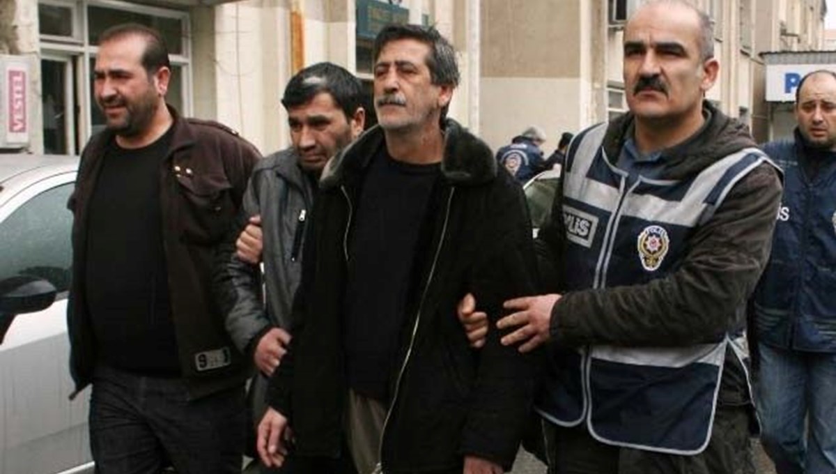 12 yıl önce çocukluk arkadaşını öldüren firari, saklandığı evde yakalandı 12 yıl önce çocukluk arkadaşını öldüren firari, saklandığı evde yakalandı