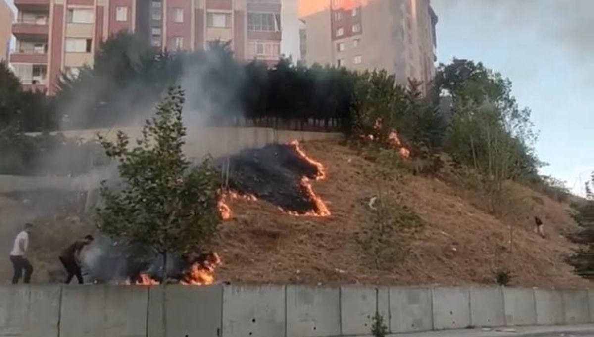 Asker eğlencesinde atılan havai fişek yangın çıkardı