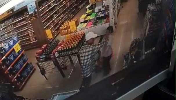 Otizmli çocuğa vurup yere düşürdü