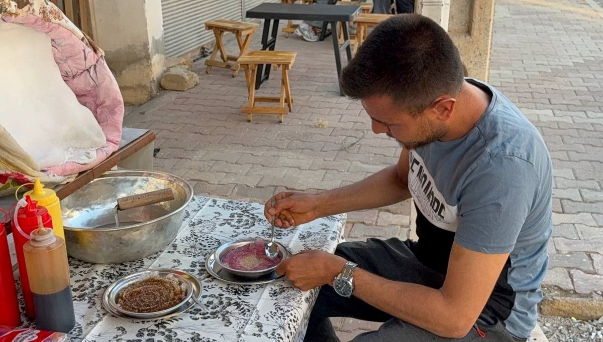 Toros Dağları'nın zirvesinden topladı: Tabağını 50 TL'ye satıyor