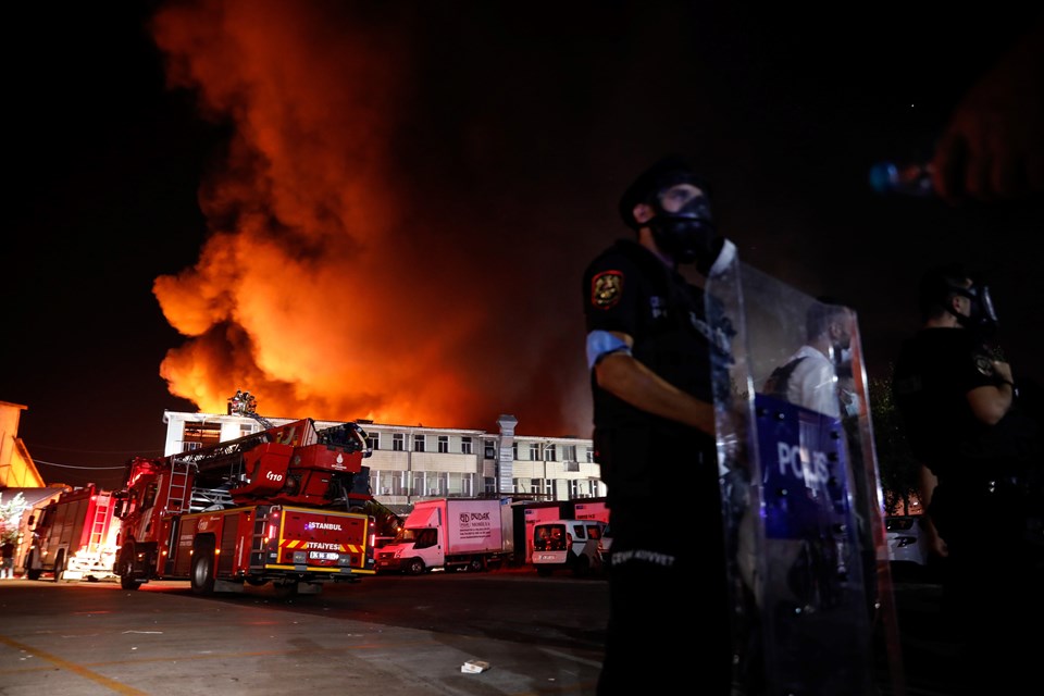 İkitelli Çevre Sanayi Sitesi'nde büyük yangın: 8 saatte söndürüldü - 4