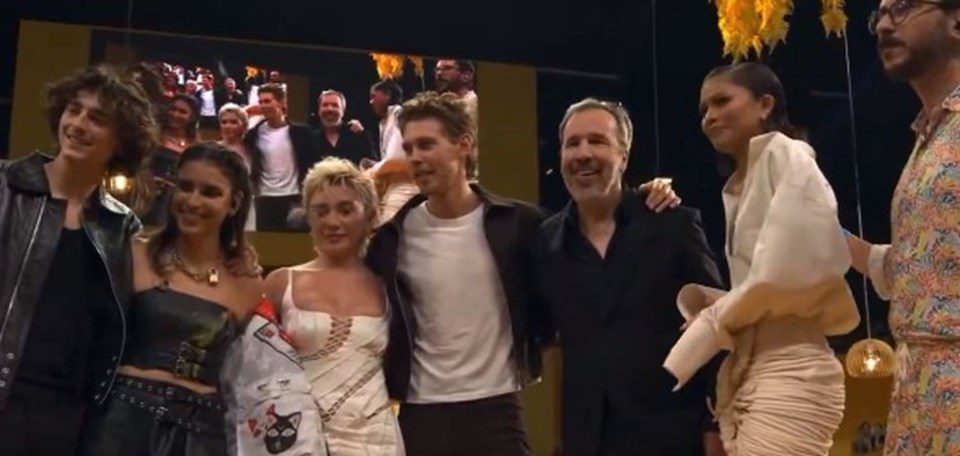 İngiliz oyuncu Florence Pugh'ün yüzüne obje fırlatıldı - 2
