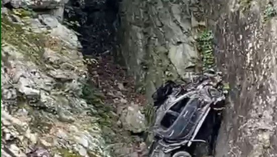 Giresun’da araç uçuruma yuvarlandı