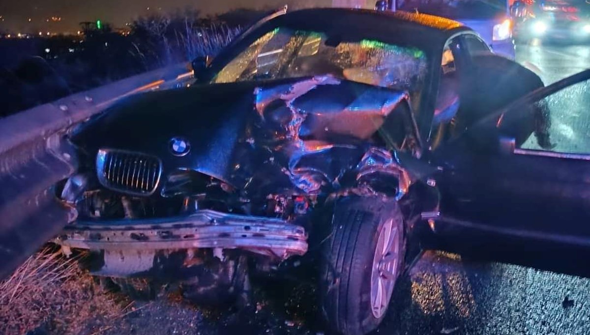 TIR'dan kopan lastik zincirleme trafik kazasına neden oldu TIR'dan kopan lastik zincirleme trafik kazasına neden oldu