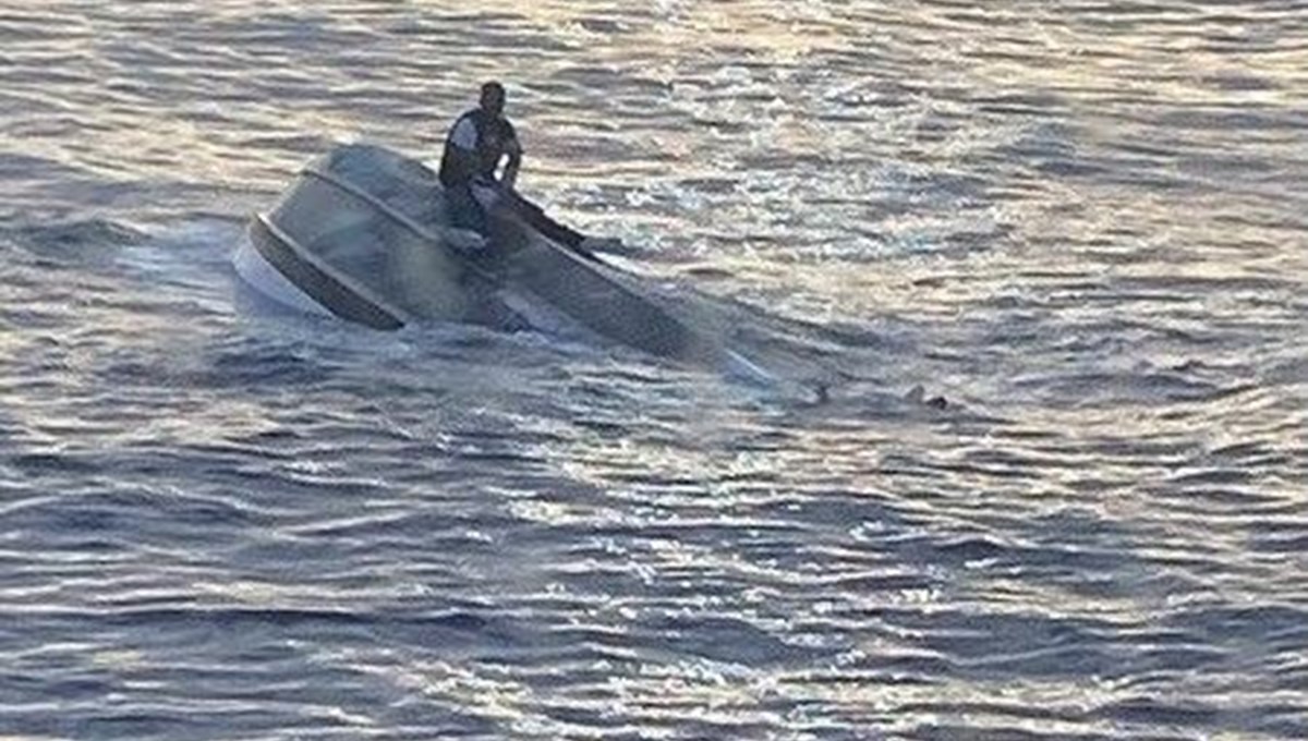 ABD'de alabora olan teknedeki 34 kişiyi arama çalışmaları durduruldu ABD'de alabora olan teknedeki 34 kişiyi arama çalışmaları durduruldu