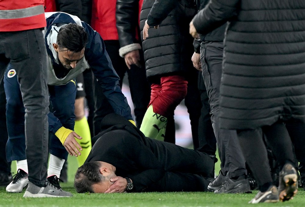 Mourinho'nun Okan Buruk'a hareketi dünya basınında - 12
