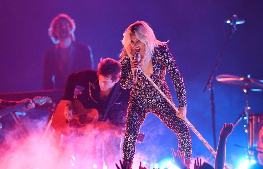 Rio'da Lady Gaga r�zgar�: 2 milyon ki�i kat�ld�