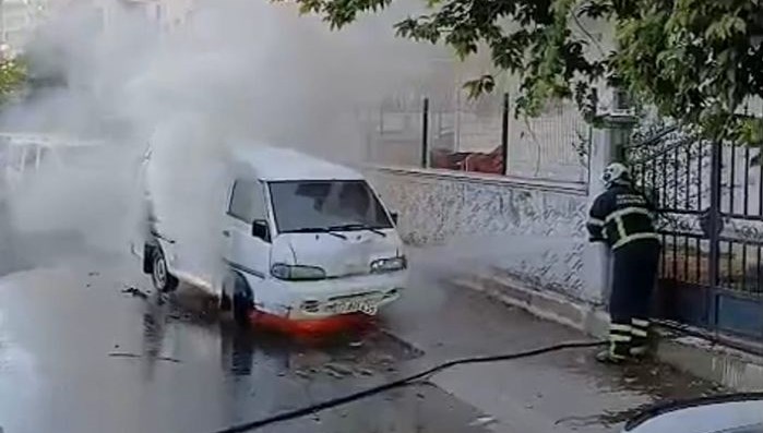 Park halindeki panelvanda yangın