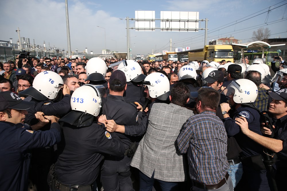 Стамбул забастовки. Митинг. Стамбул забастовки. Турки рабочие фото. Стамбул забастовки.