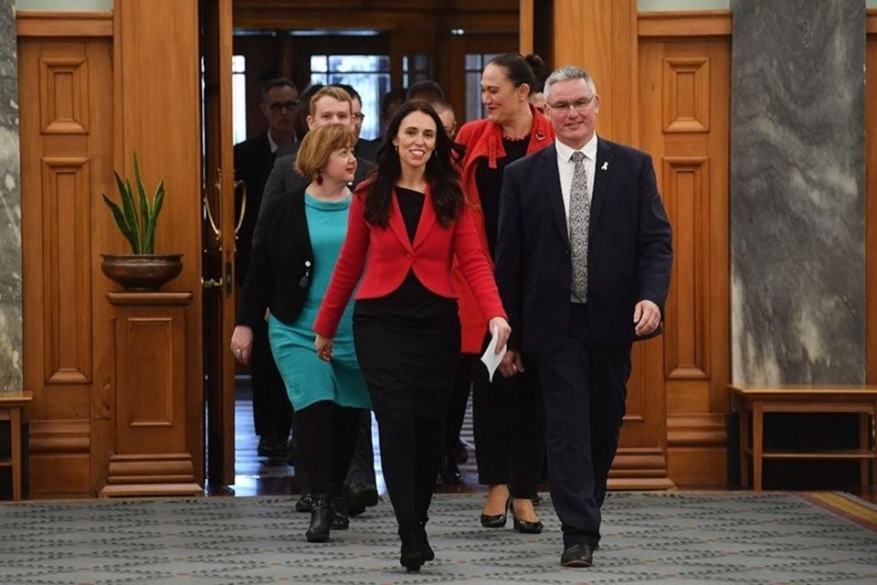 Yeni Zelanda Başbakanı görev başında anne olmaya hazırlanıyor - 3