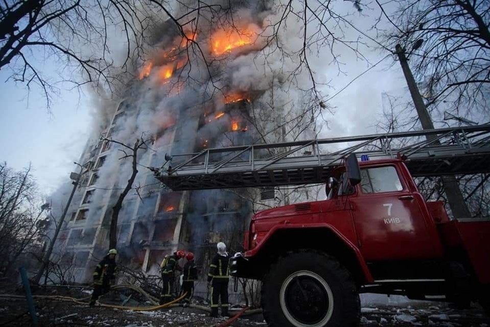 Rusya-Ukrayna savaşında 21. gün... Ukrayna: Rus uçakları sivillerin saklandığı tiyatro binasını bombaladı - 2