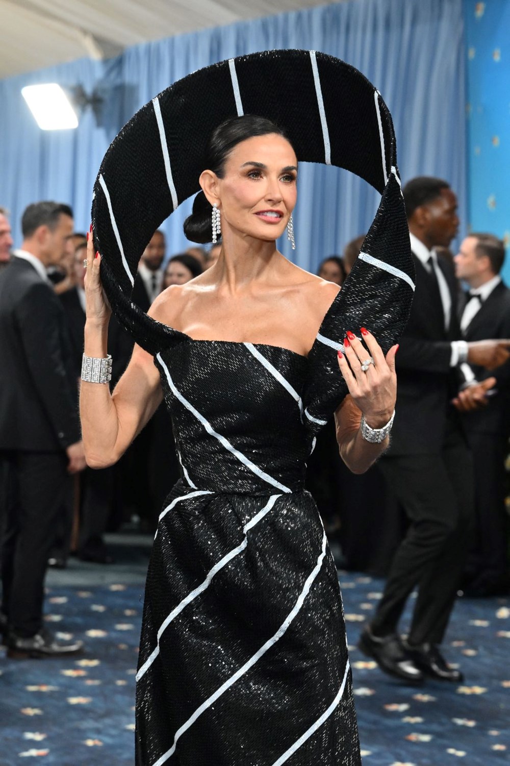 Met Gala kırmızı halısı | Yılın moda olayında Rihanna yine hamile! - 21